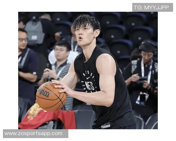 蔡老板昨晚与曾凡博击掌鼓励并嘱咐教练多给予他上场机会