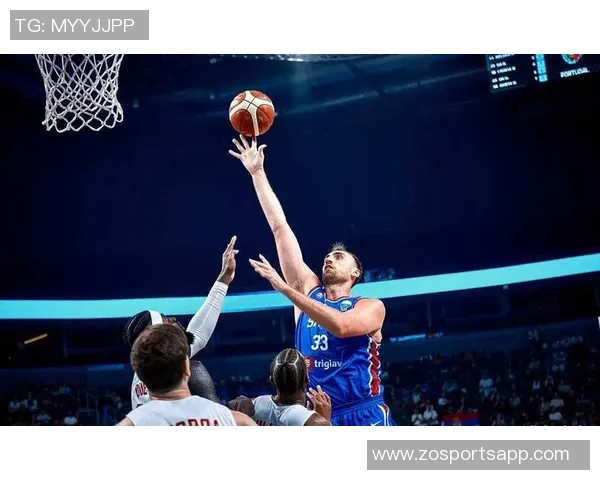 兰德尔表现平平全场10投仅4中贡献16分5篮板1助攻次节状态低迷未能得分